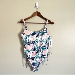 💜 5/$35 NEW Hurley One Piece Swimsuit Floral White Size 1X